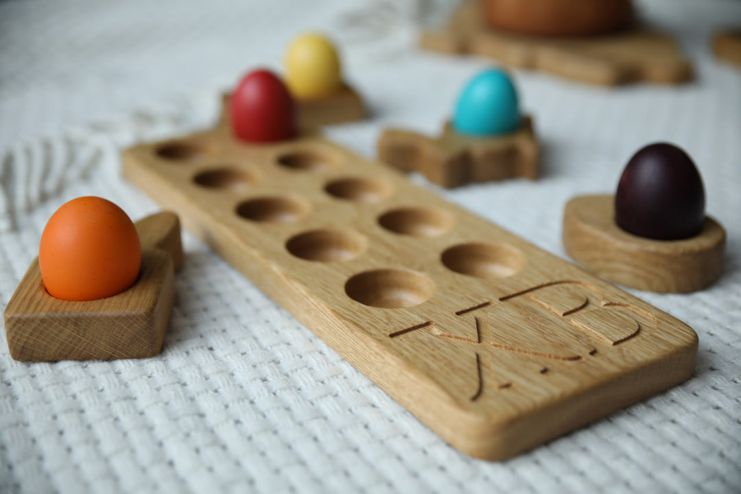 Rustic-wooden-egg-tray-designed-for-festive-egg-displays