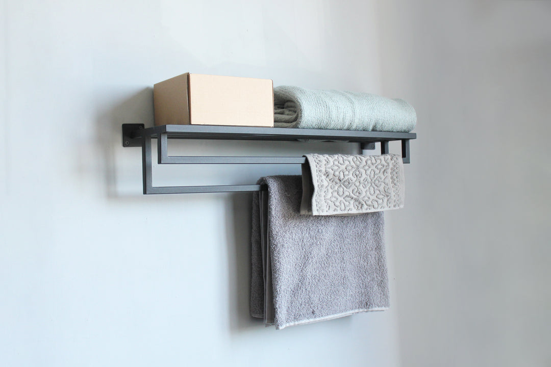 Freestanding -towel-rack-with-multiple-bars-for-hanging-towels-sturdy-metal-frame-modern-design,-ideal-for-bathrooms