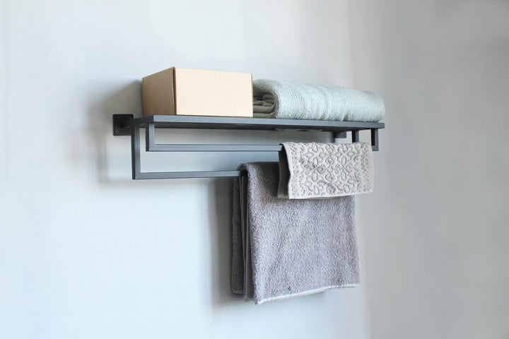 Freestanding -towel-rack-with-multiple-bars-for-hanging-towels-sturdy-metal-frame-modern-design,-ideal-for-bathrooms