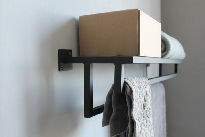 Freestanding -towel-rack-with-multiple-bars-for-hanging-towels-sturdy-metal-frame-modern-design,-ideal-for-bathrooms