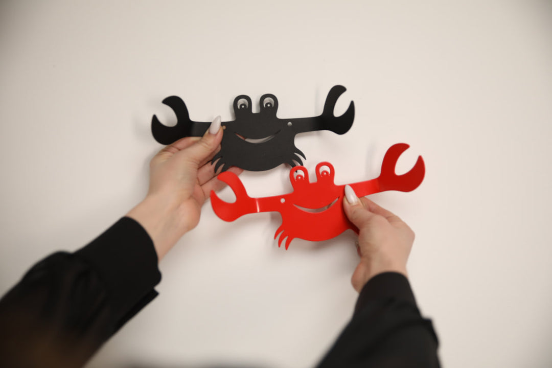 Kids-room-wall-hook-with-whimsical-animal-design