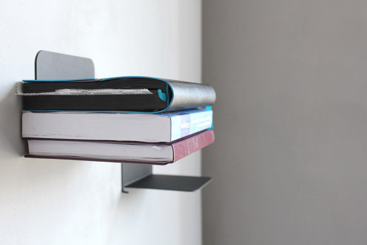 Floating-wall-mounted-bookshelf-with-an-elegant-space-saving 