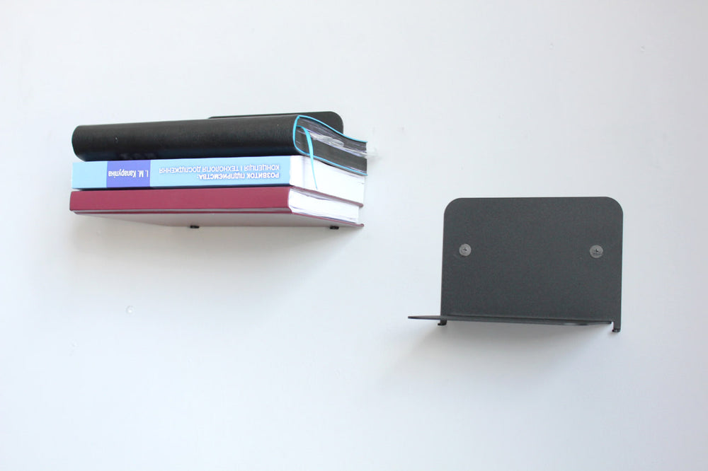 Floating-wall-mounted-bookshelf-with-an-elegant-space-saving 