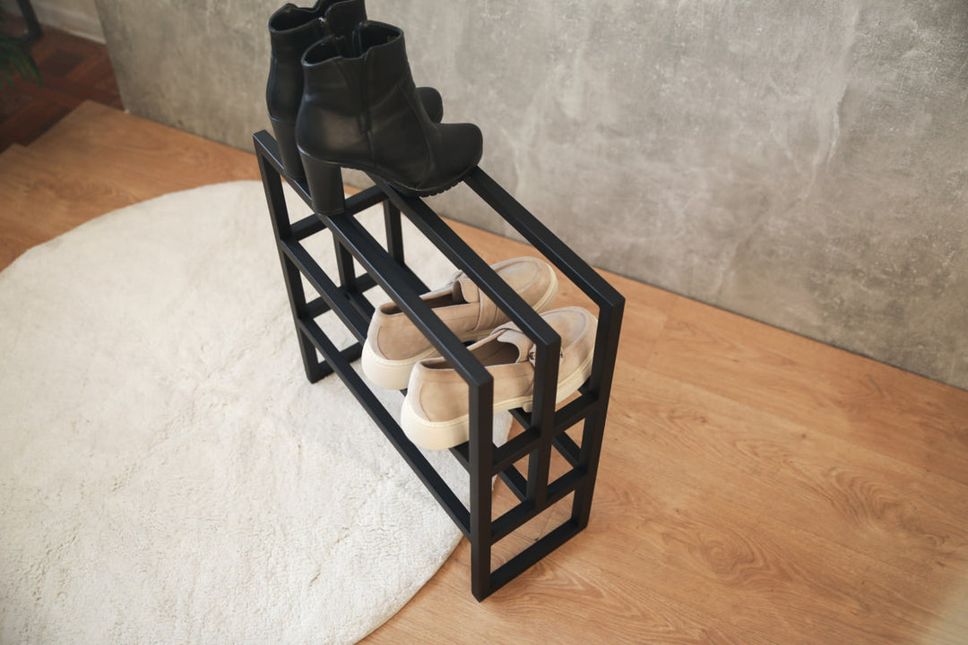 Compact-and-lightweight-metal-shoe-stand-for-easy-organization