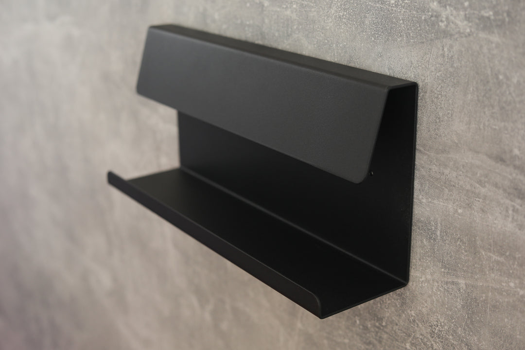 Clean-lines-and-natural-materials-make-this-key-holder-a-stylish-piece-of-home-decor