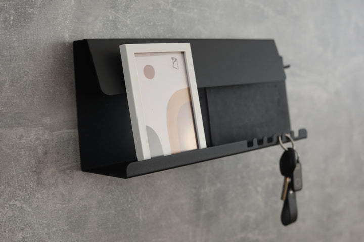 Keeping-your-keys-organized-and-easily-accessible-for-entryways-offices-or-small-apartments