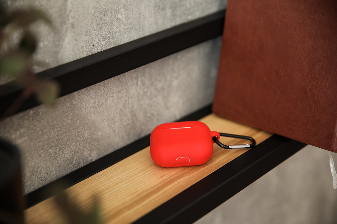 Minimalist-wooden-and-black-metal-shelf-modern-home-storage