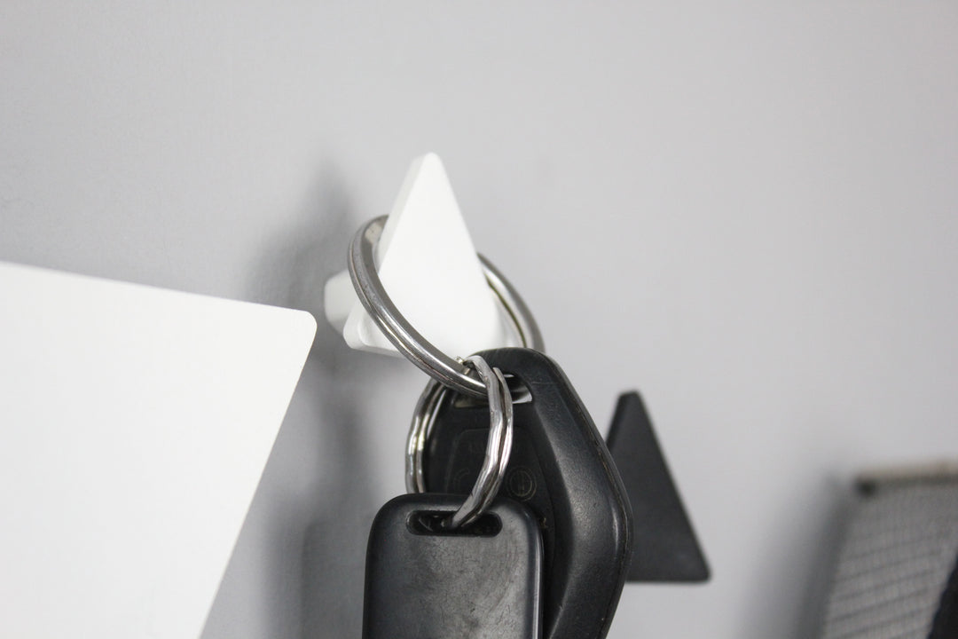 Metal-wall-hooks-that-combine-aesthetics-and-practicality-for-an-organized-space