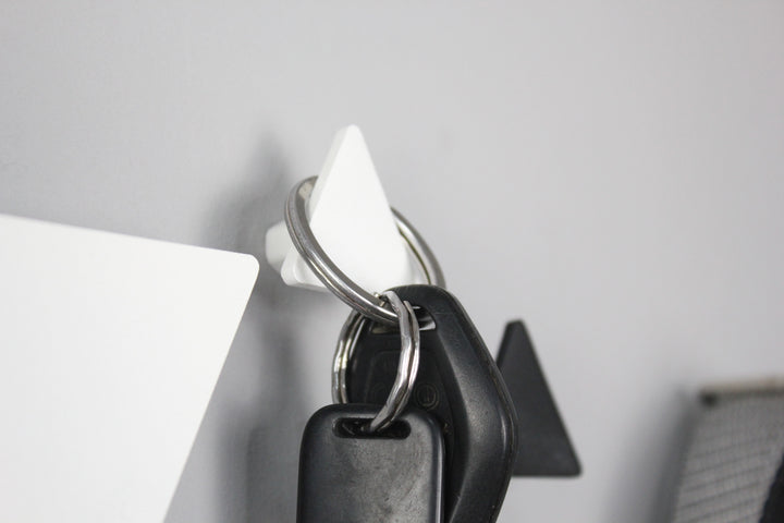 Metal-wall-hooks-that-combine-aesthetics-and-practicality-for-an-organized-space